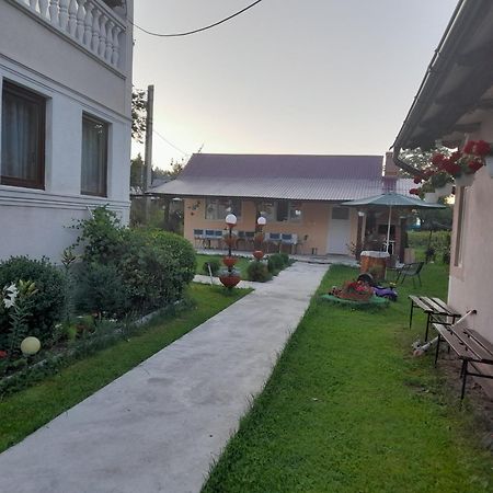Отель Casa Ionescu Садова Экстерьер фото